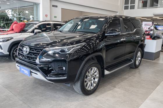 TOYOTA HILUX SW4 2.8 D-4D TURBO DIESEL SRX 7L 4X4 AUTOMÁTICO